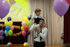 «Последний звонок» прозвенел для 1473 выпускников Кировского района 
