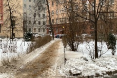 В выходные дни Жилищный комитет проверил качество уборки дворов в десяти районах Санкт‑Петербурга