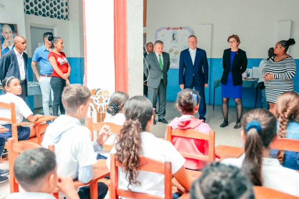 Делегация Петербурга посетила на Кубе школы с преподаванием русского языка