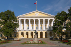 Петербург делится опытом с госслужащими Крыма