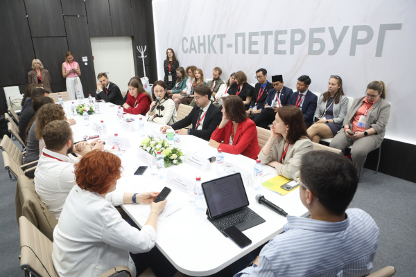 Терять нельзя удерживать: на ПМЭФ-2026 обсудили конкуренцию городов за молодёжь