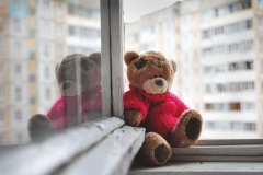 В последнее время участились случаи выпадения детей из окон жилых квартир. Основной причиной трагедий является недосмотр взрослых