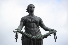 На Пискаревском кладбище прошла торжественно-траурная церемония возложения цветов и венков, посвященная Дню Победы