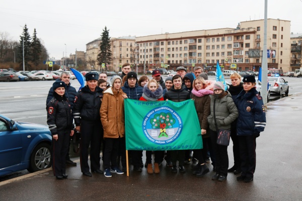 Белые шары в память о жертвах дорожно-транспортных происшествий 