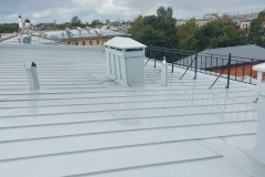 Завершён капитальный ремонт крыш восьми многоквартирных домов в Петродворцовом районе