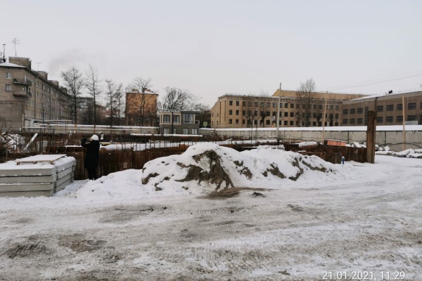 Строительство жилого дома на Двинской улице, 6 временно приостановлено