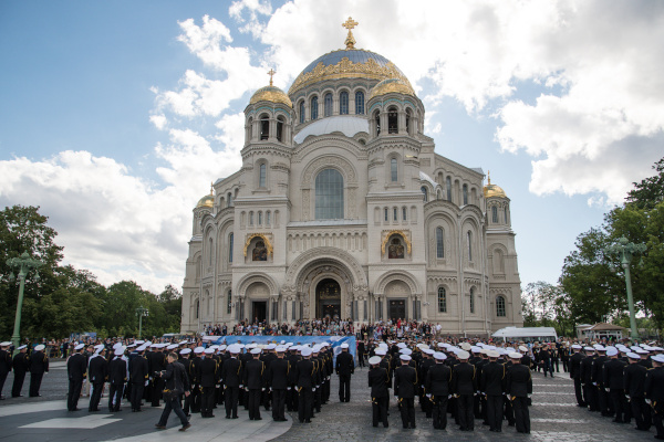 На Якорной площади  состоялась торжественная церемония выпуска офицеров, окончивших Военно-морскую академию имени адмирала Николая Кузнецова.
