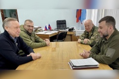 Александр Беглов обсудил с Денисом Пушилиным вопросы восстановления Мариуполя и помощи ДНР
