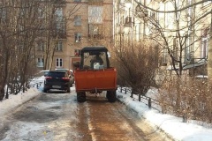 На борьбу с гололедом вышли коммунальные службы