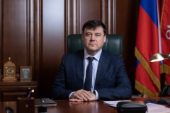Председатель Жилищного комитета поздравил с наступающим Новым годом и Рождеством!