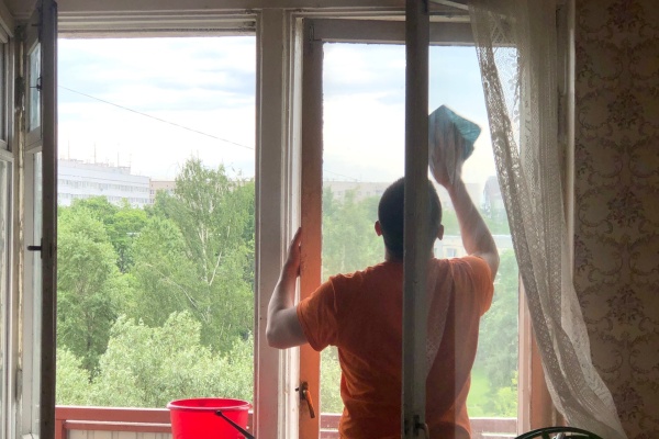 Волонтёры Кировского района продолжают заботиться о своих подопечных