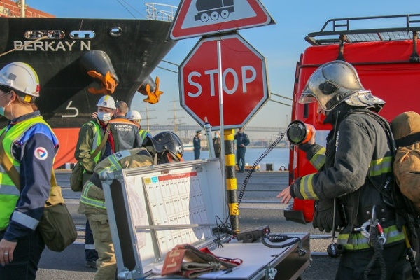 Тушение пожаров и ликвидация утечки аварийно-химически опасных веществ на объектах промышленности