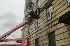 В Невском районе в рамках месячника по благоустройству моют фасады зданий