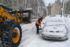 Уборка снега в Невском районе ведётся круглосуточно