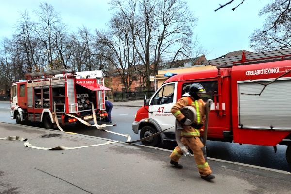 Пожарные провели учения в историческом здании Петербурга