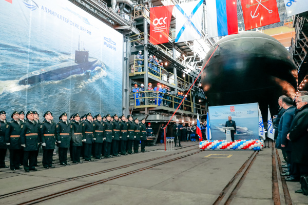 Спуск на воду дизель-электрической подводной лодки «Уфа»
