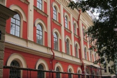 В Гимназии №209 эвакуировали школьников