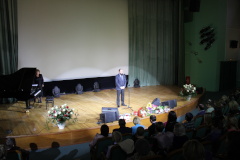 Глава  Курортного района Алексей Куимов поздравил учителей с профессиональным праздником