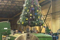 На 61 бронетанковом ремонтном заводе торжественно подвели итоги работы предприятия в 2024 году