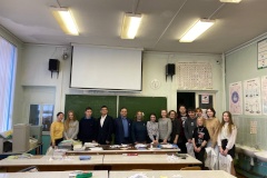 В 167 школе Центрального района состоялась бизнес-игра «Продай снежинку»