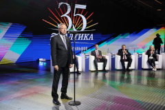 Александр Беглов поздравил руководство и коллектив компании «Балтика» с 35-летием предприятия