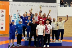 Красногвардейцы взяли золото и бронзу