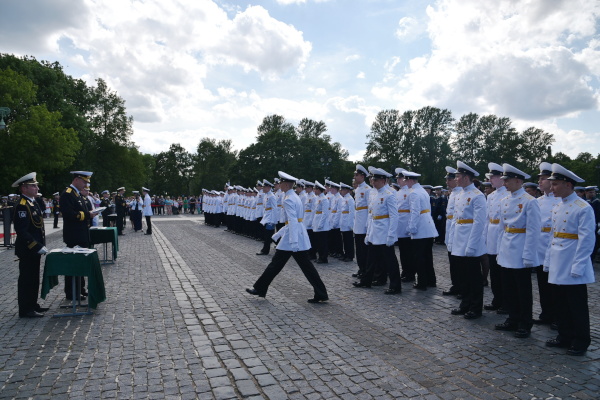 На Якорной площади  состоялась торжественная церемония выпуска кадет Кронштадтского морского кадетского военного корпуса