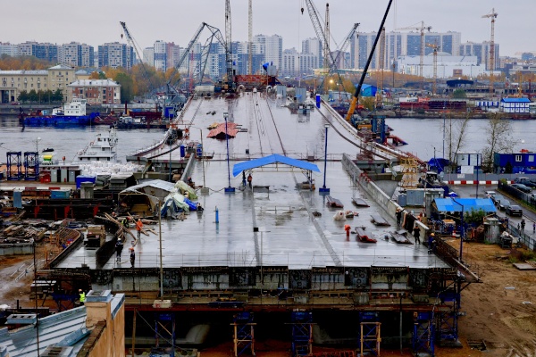 Александр Беглов осмотрел ход строительства Большого Смоленского моста