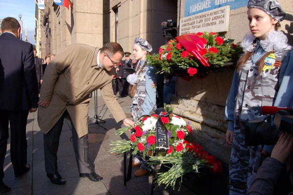 Руководители Комитета по образованию почтили память жертв блокады Ленинграда