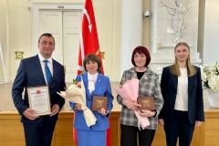 Специалисты социальной защиты населения Центрального района удостоены высокой награды