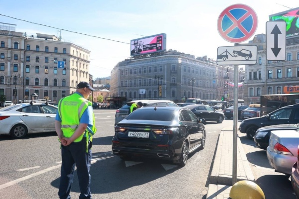 15 нарушителей правил парковки выявлены у Московского вокзала в ходе совместного рейда Комитета по транспорту и ГИБДД