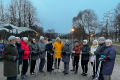Занятие по скандинавской ходьбе в Центральном районе