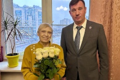 Алексей Гульчук вручил первую в Невском районе юбилейную медаль «80 лет Победы в Великой Отечественной войне 1941-1945 гг.»
