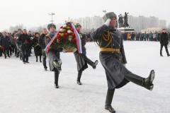 На площади Победы прошла церемония возложения