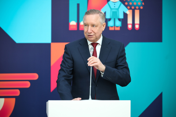 Пленарное заседание Санкт‑Петербургского международного книжного салона