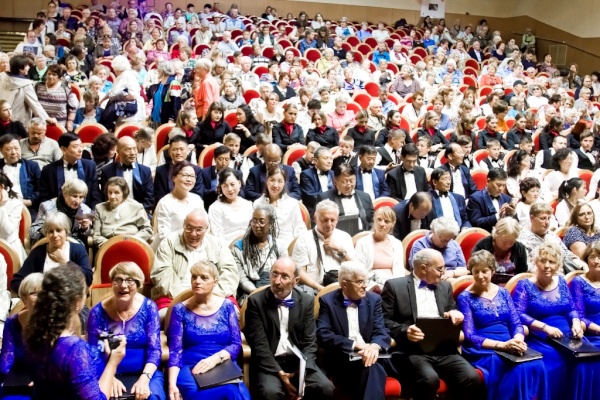 Культурный центр «Каскад» отметил юбилей «Поющего мира» в Петергофе