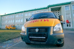 Школы Петербурга получают новые автобусы