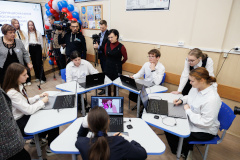 В школе № 416 «Школе развития личности имени Веры Васильевны Павловой» открыт центр творческих инноваций «Лампочка»