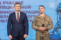 Красногвардейском районе 12 военнослужащим вручили памятные знаки «За участие в специальной военной операции от благодарного Санкт‑Петербурга»