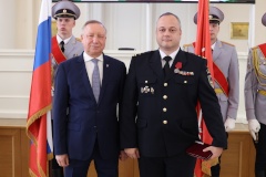 В преддверии Дня России Губернатор Санкт‑Петербурга в Смольном вручил государственные награды