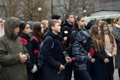 У памятника участковому уполномоченному сержанту Павлу Винокурцеву прошла торжественно-траурная церемония «Подвиг во имя жизни»