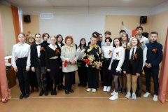 В школе № 88 Калининского района прошла традиционная встреча с детьми военного Сталинграда и близкими родственниками участников контрнаступления советских войск