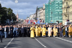 По Невскому прошел крестный ход