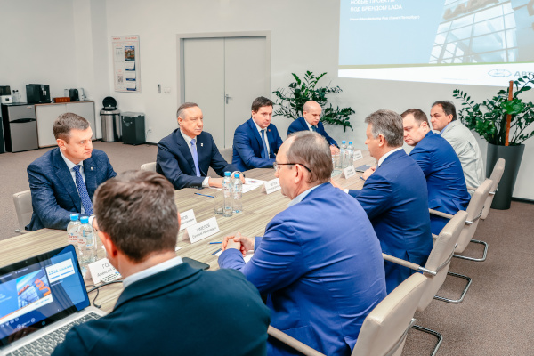 Встреча Губернатора Александра Беглова и Президента АО «АВТОВАЗ» Максима Соколова с коллективом завода «Ниссан»