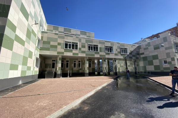 В Красносельском районе завершился уникальный проект реконструкции 369-го лицея