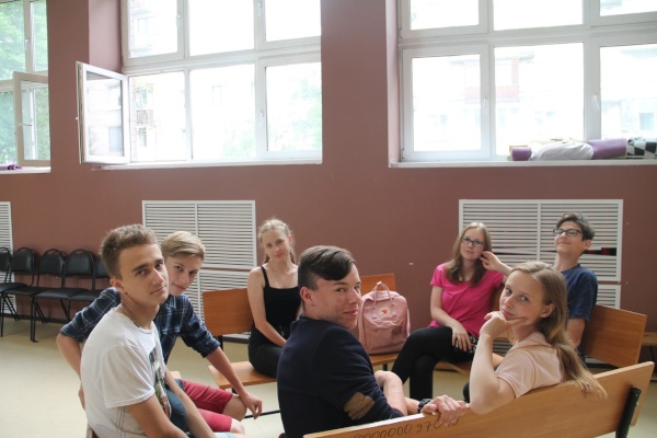 Подростки Фрунзенского района учились принимать ответственные решения на тимбилдинге "Мы - команда!"