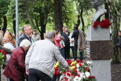 В Авиагородке открыли памятник бортмеханику Викентию Грязнову