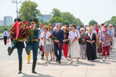 В День памяти и скорби на площади Победы прошла церемония возложения цветов к Монументу героическим защитникам Ленинграда