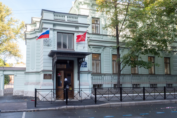 Александр Беглов проинспектировал итоги капитального ремонта Дома творчества "Измайловский"