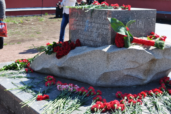  Торжественная церемония на Государевом бастионе Петропавловской крепости 27.05.2013.